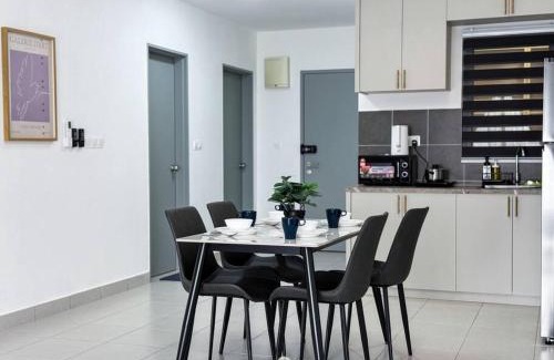 Cheras Apartment | 3B2B 7 Pax - 5 min walk to MRT - F&B - Cheras