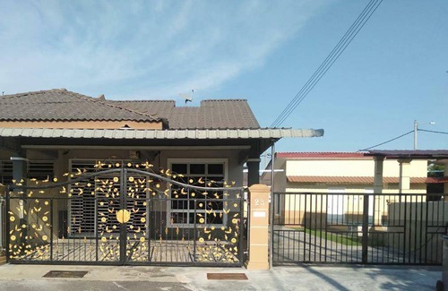 Krubong House | 300 m² House ∙ 5 bedrooms ∙ 12 guests