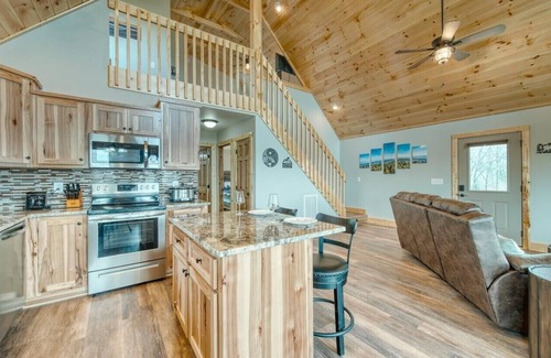 Unaka Cabin | My Mystic Mountain - New Cabin! Hot Tub, 3 fireplaces, Wifi, mins to Hiwassee