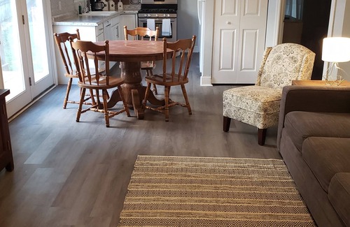 Georgetown House | My Old Kentucky Home 3 bedroom, 2 full bath. Sleeps 7