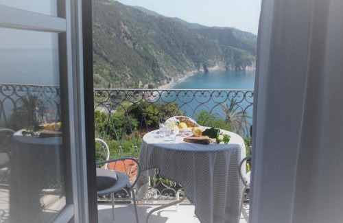 Corniglia Apartment | My Place Your Place