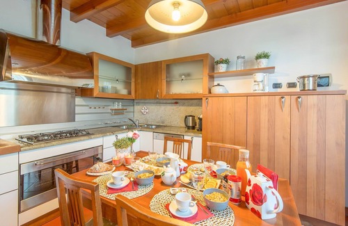 Vignola Villa | My Rental Homes - Villa Cremia with infrared sauna, Jacuzzi and lake view