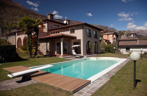 Vignola Villa | My Rental Homes - Villa Cremia with infrared sauna, Jacuzzi and lake view