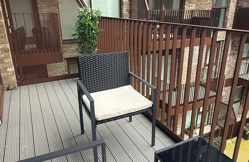 Royal Docks Apartment | My Stays - Stylish 2 Bed In Royal Wharf