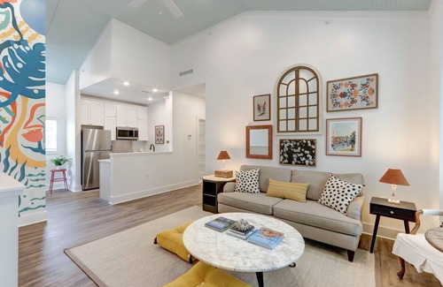 Thunderbolt Cottage | My Sunny Day - Airy Loft W/Mural - 5 Min to SAV By Lucky Savannah