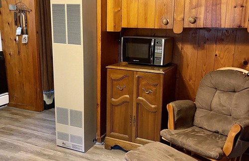 Hazelhurst Cabin | MY-T-Pine Acres Lake Cottage