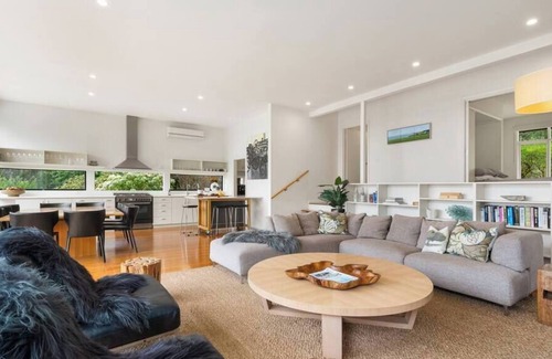 Merricks North House | Myers Road Villa-Solar Pool, Trampoline, Fireplace