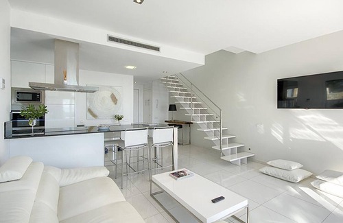 Llanca House | MYFENOLLEDA B - Preciosa casa en Grifeu con piscina compartida y parking