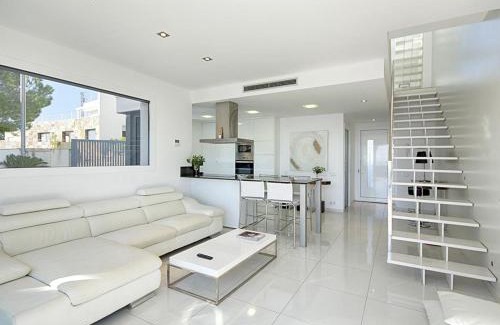 Llanca House | MYFENOLLEDA B - Preciosa casa en Grifeu con piscina compartida y parking - ES-228-126