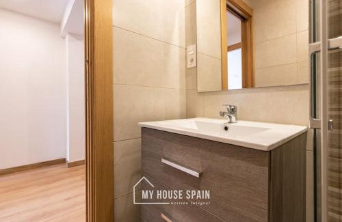 Distrito Llano Apartment | MyHouseSpain - Luminoso y amplio piso en el centro
