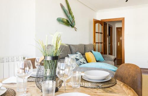 Distrito Oeste Apartment | MyHouseSpain - Playa de poniente, con vistas al mar y parking gratuito