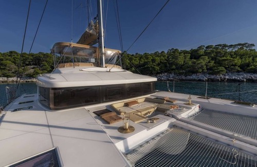 Kalafatis Boat Rental | Mykonos Catamaran - Catamaran in Mykonos - Flo 52 by Fantasia Villas