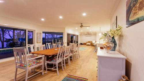 Lake Wangary House | Mykonos - Outstanding Waterfront Property With Pontoon and Fabulous Bay Views