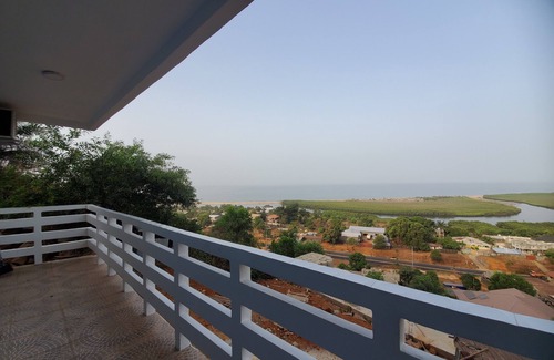 Freetown Apartment | Myneya Views Apt.c