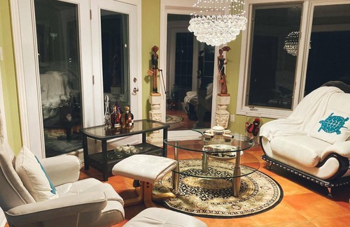 Lagoon City House | Myrna's Chateau in beautiful Lagoon City