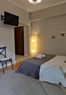 Platia Viktorias Apartment | Myron,Athens - COZY & KING-SIZE BED