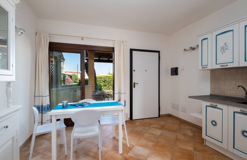 Murta Maria Apartment | Myrsine Viola - modern flat with swimming pool