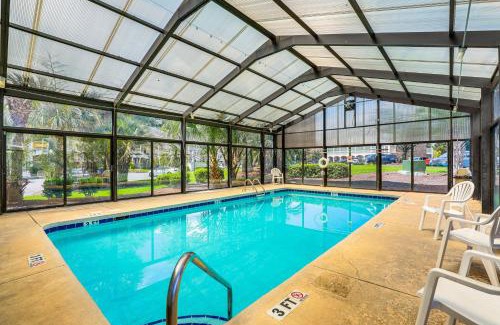 Myrtle Beach Apartment | Myrtle Beach Condo with Pool 7 Mi to Downtown!