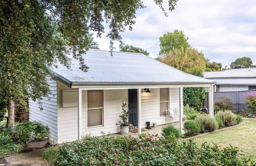 Myrtleford House | Myrtle Creek Cottage