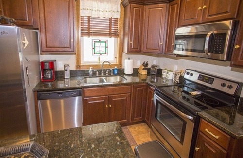 Chincoteague House | Myrtle on Mumford-Adorable Downtown Cottage w/Screened Porch