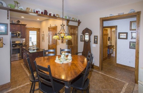 Chincoteague House | Myrtle on Mumford-Adorable Downtown Cottage w/Screened Porch