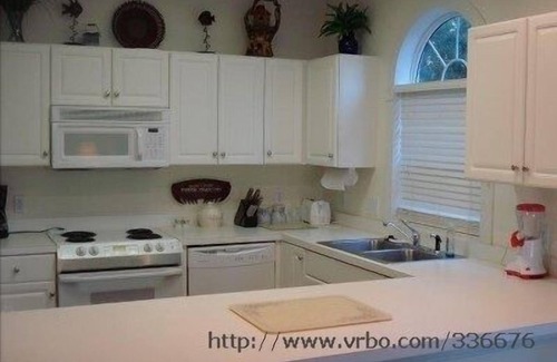 Central Myrtle Beach Condo | Myrtlewood 2BR 1st Floor, end unit, WiFi, pool, Cal Ripken & Oct renters welcome