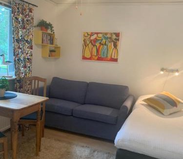 Aahus Apartment | Mysigt boende i Åhus med egen ingång, terass, wifi, tvättmaskin & parkering!