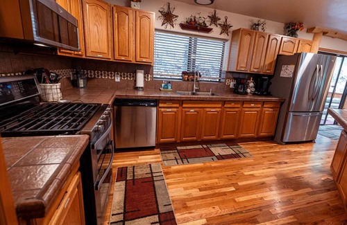 Cloudcroft Ski Chalet | Mystic Forest Lodge, w/Superb Vistas & Media Room!