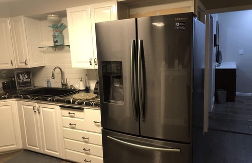 Monroe House | Mystic Manor Monroe 4 Bed Farm House- 10 min walk to Hot springs