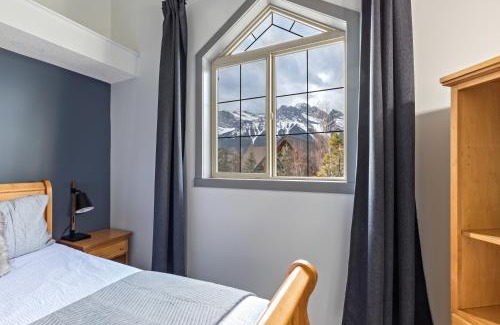 Canmore Apartment | Mystic Pool & Hot tub Hosted by Little Sister Getaways