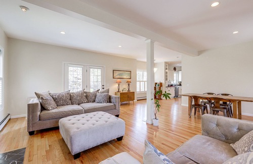 Old Mystic House | Mystic Retreat w/Patio & Grill: Walk to River!