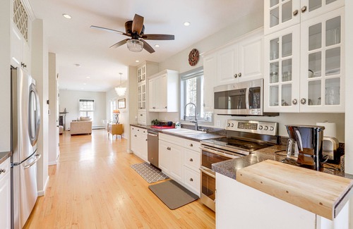 Old Mystic House | Mystic Retreat w/Patio & Grill: Walk to River!