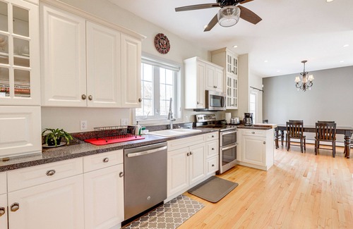 Old Mystic House | Mystic Retreat w/Patio & Grill: Walk to River!