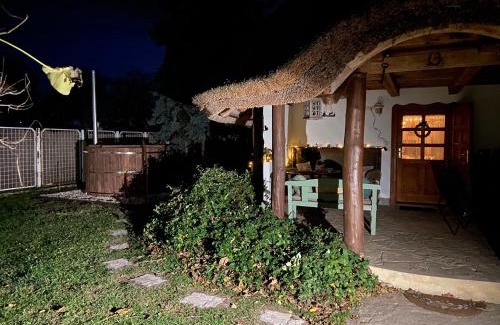 Balatonkeresztur House | Nádfedeles Házikó