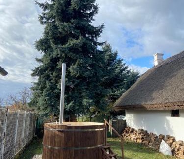 Balatonkeresztur House | Nádfedeles Házikó