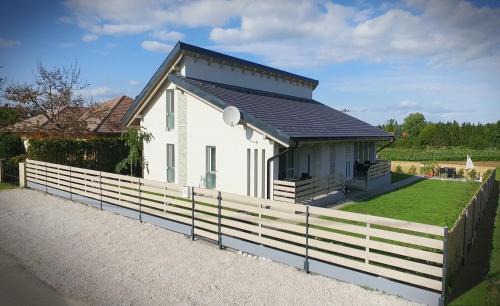 Balatonbereny Apartment | Nádirigó Apartman Balatonberény