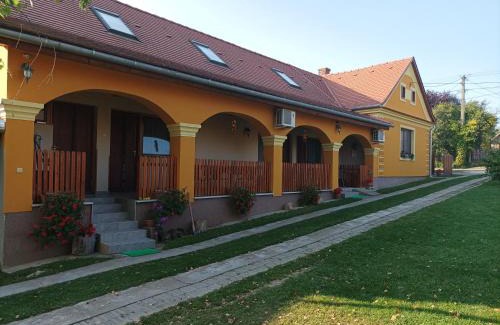 Hegyhatszentjakab House | Nádkunyhó Vendégház