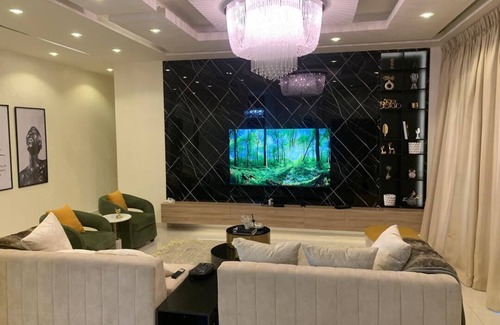 Oshodi-Isolo Apartment | n2-Bedroom Apartment in Lagos| 10 Mins from Airport