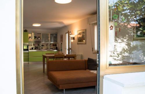 Villaggio Taunus Apartment | N228 - Numana, quadrilocale ristrutturato con giardino