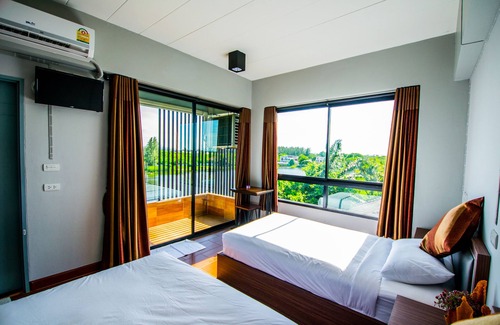 Racha Thewa Hotel | Na Siri Lakeview