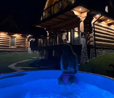 Bialy Dunajec Ski Chalet | NA SKRAJU LASU domki z balią, jacuzzi