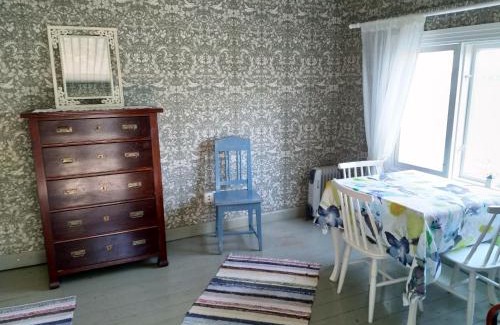 Naantali Ski Chalet | Naantalissa idyllinen, pieni merenrantamökki