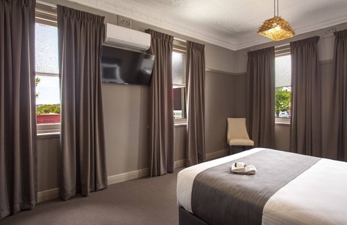 Adamstown Hotel | Nags Head Hotel