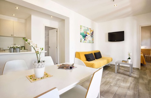 Palmanova Hotel | Naika Studios & Apartments