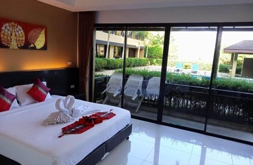 Ban Bo Han Hotel | Naiyang Beach Hotel SHA Plus