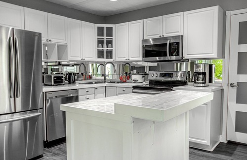 Scugog Cottage | nALL-SEASON WATERFRONT COTTAGE AT LAKE SCUGOG, KAWARTHA LAKES, 1:15hr FROM GTA