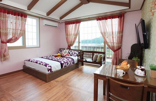 Namhae House | Namhae Memory Plus Bed and Breakfast