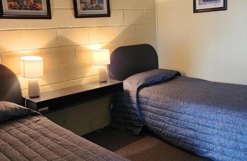 Nanango Hotel | Nanango Antler Motel