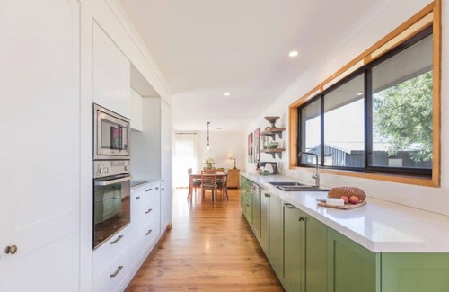 Trentham House | Nancy’s of Trentham | Stylish 3BR Walk to Town
