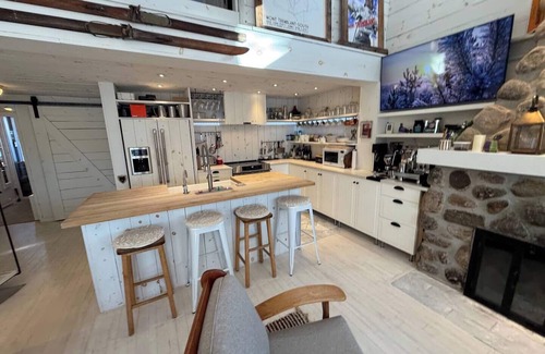 Mont-Tremblant Pedestrian Village Cottage | -Nansenhus -Ski In/Out -4 bedrooms -EV Charger -Fire place